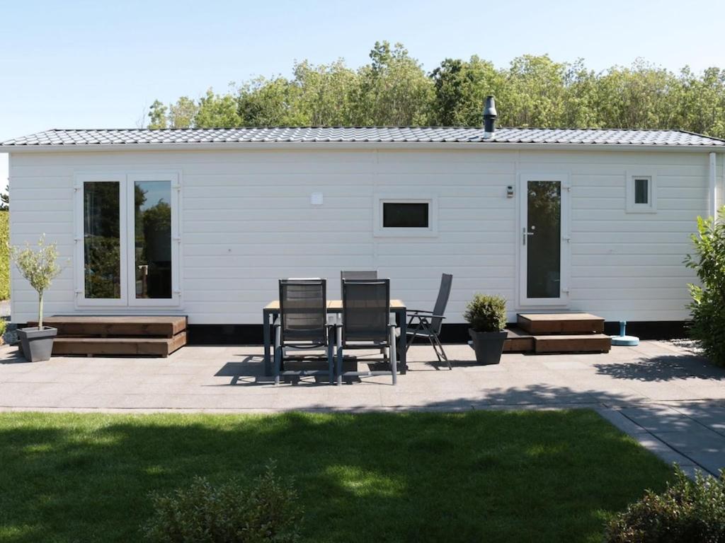 Tidy chalet with a microwave, near the Wadden Sea photo 4