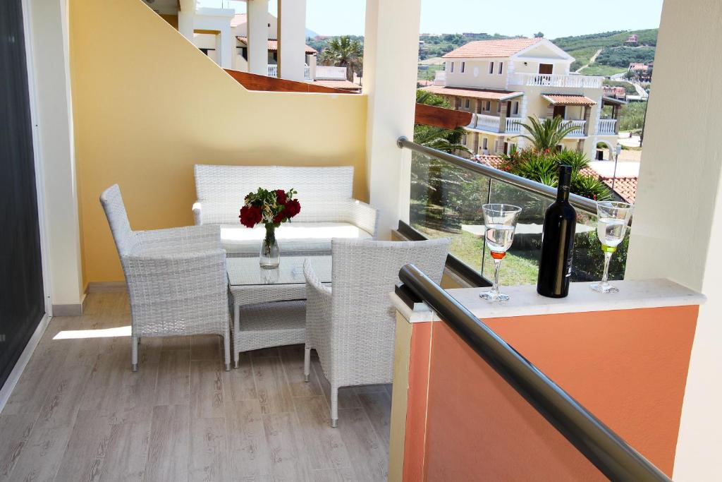 Апартаменты (Улучшенные апартаменты), Paralia Luxury Suites