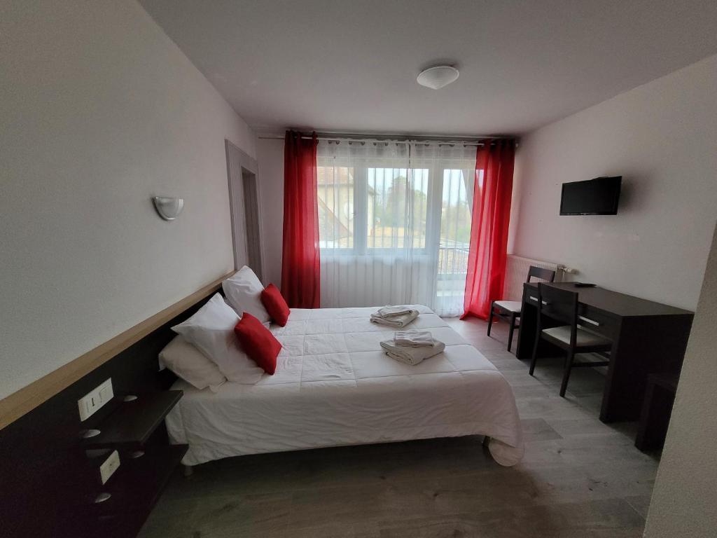 La Croix Blanche Room Type - Family Double Room