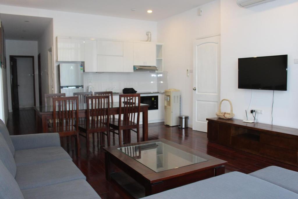 Davidduc 's Spacious Apartment in Xom Chua