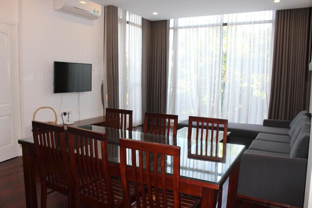 Davidduc 's Spacious Apartment in Xom Chua