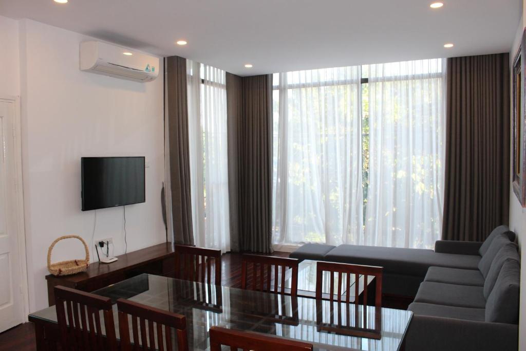 Davidduc 's Spacious Apartment in Xom Chua