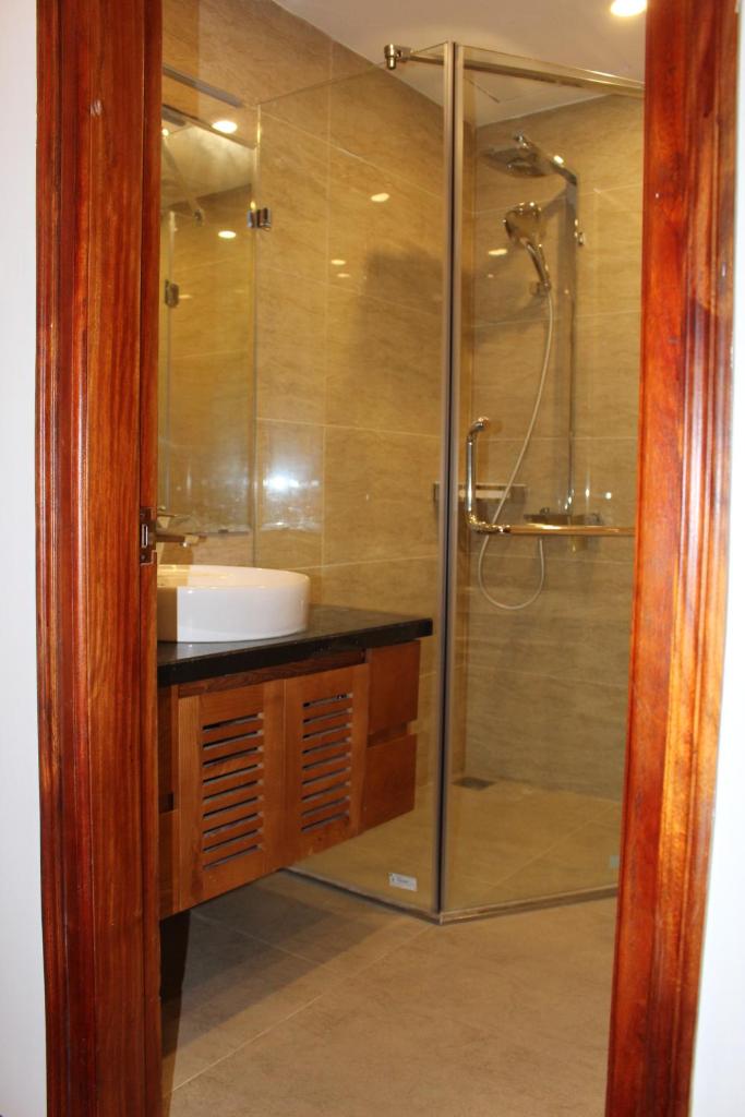 Davidduc 's Spacious Apartment in Xom Chua