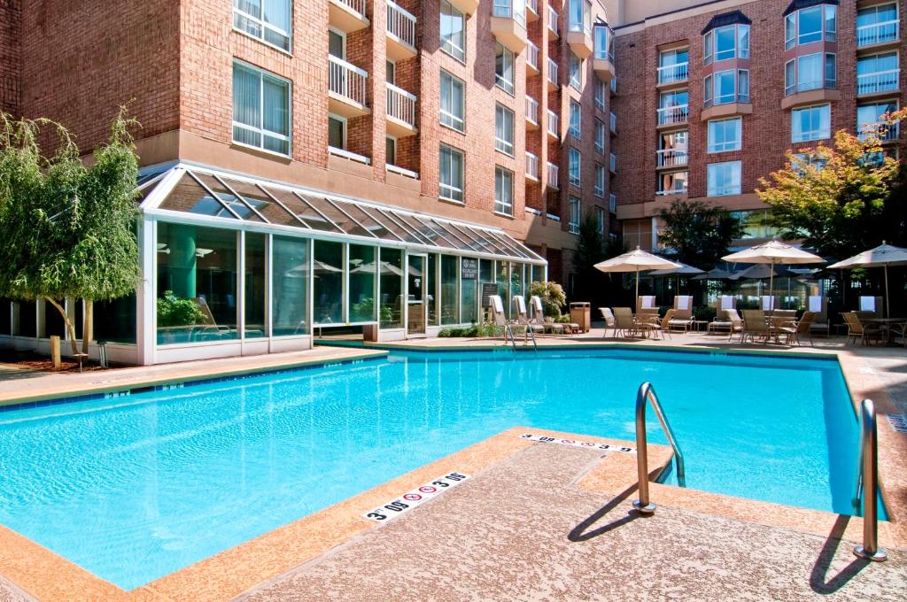 Hilton Suites Atlanta Perimeter image