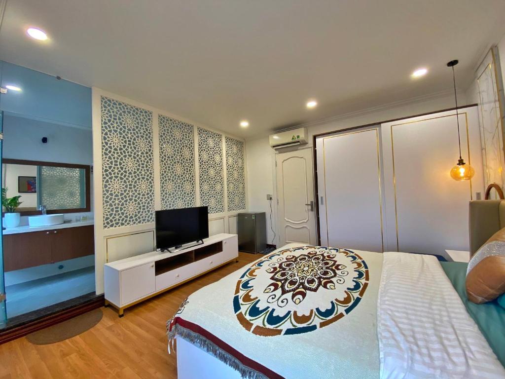 Hue Crown Boutique best hotel