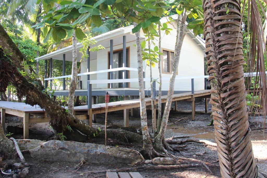 Evis Resort at Nggatirana Island photo 1