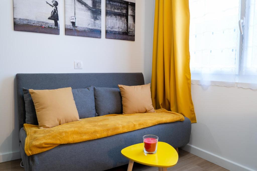 Belle petite chambre privée de 9m2, avec SDC et WC, Wifi et Netflix photo 3