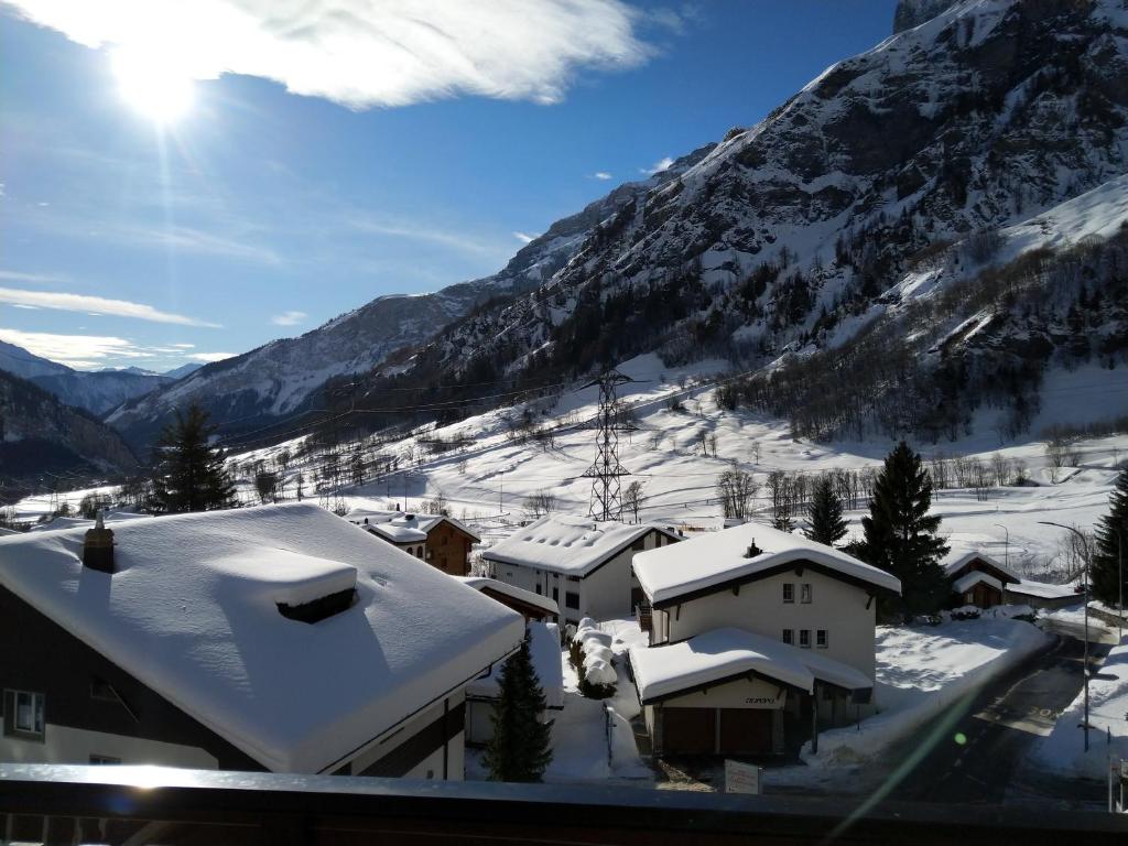 Saskia 8 photo 2