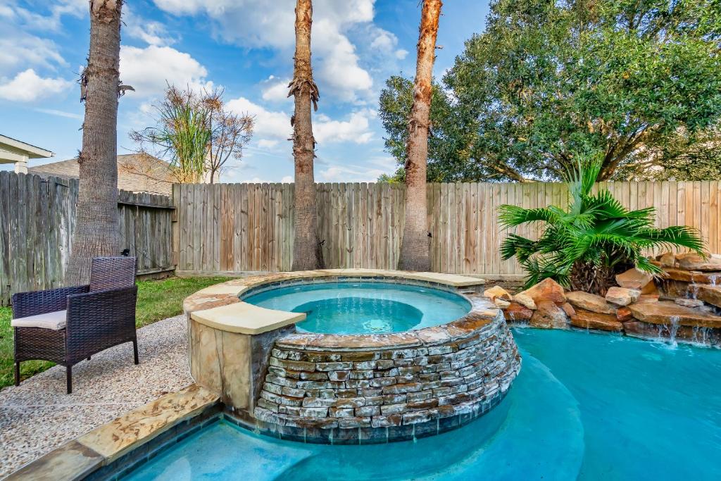 Perfect Getaway with POOL, SPA, and Private Gym photo 2