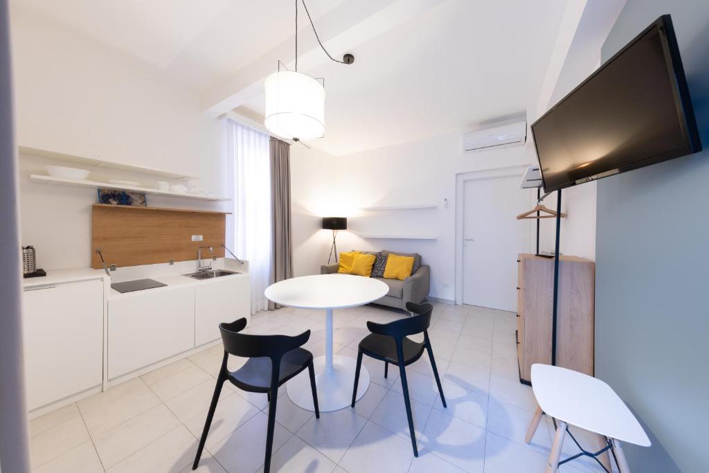 Via Siena 4 - Suites & Rooms photo 3