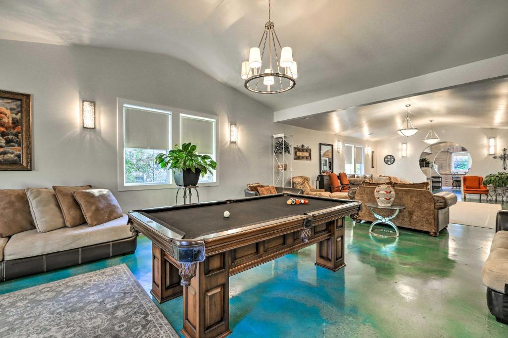 Sleek Fayetteville Home Less Than 1 Mi to City Center photo 1