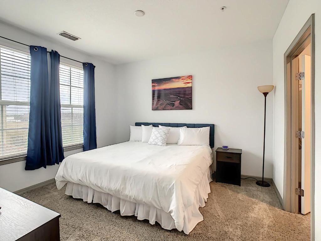 King Bed And Close To Disney image