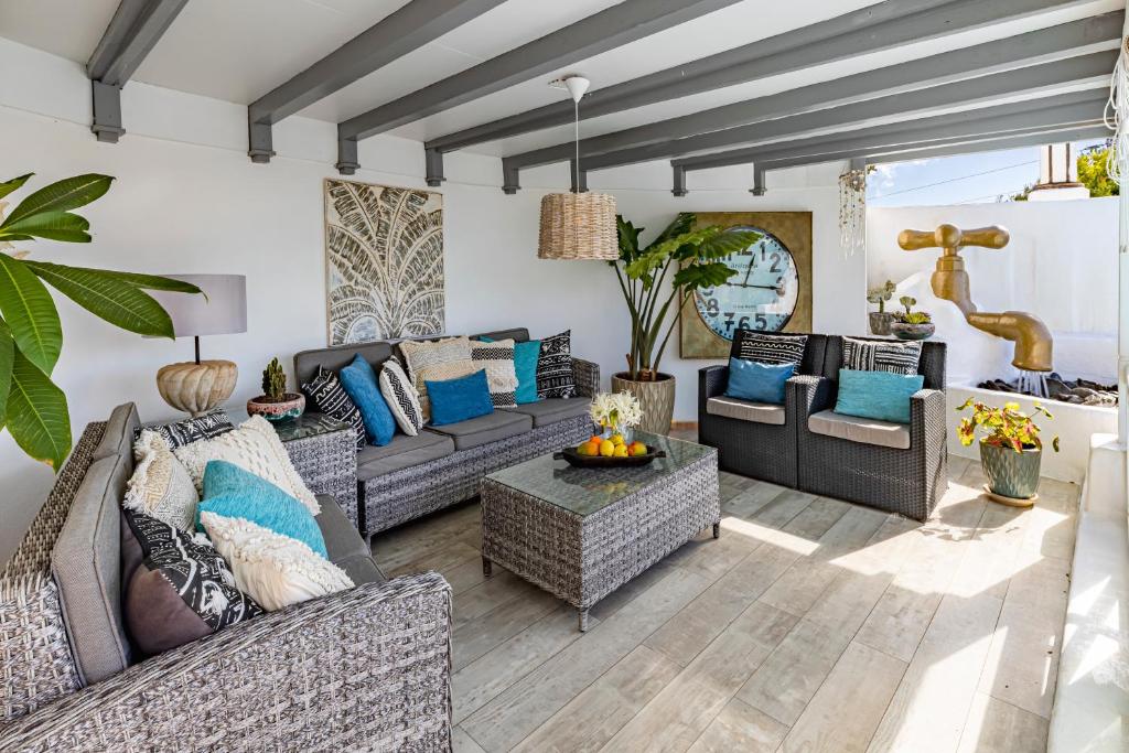 Deluxe designer historic villa Via Lactea, Panoramic sea views, Own private heated pool and subtropical garden photo 4