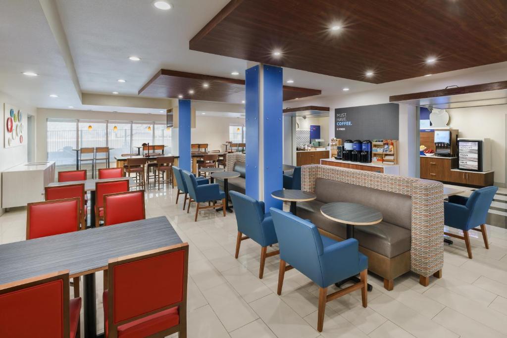 Holiday Inn Express & Suites Oakhurst-Yosemite Park Area, an IHG Hotel photo 4