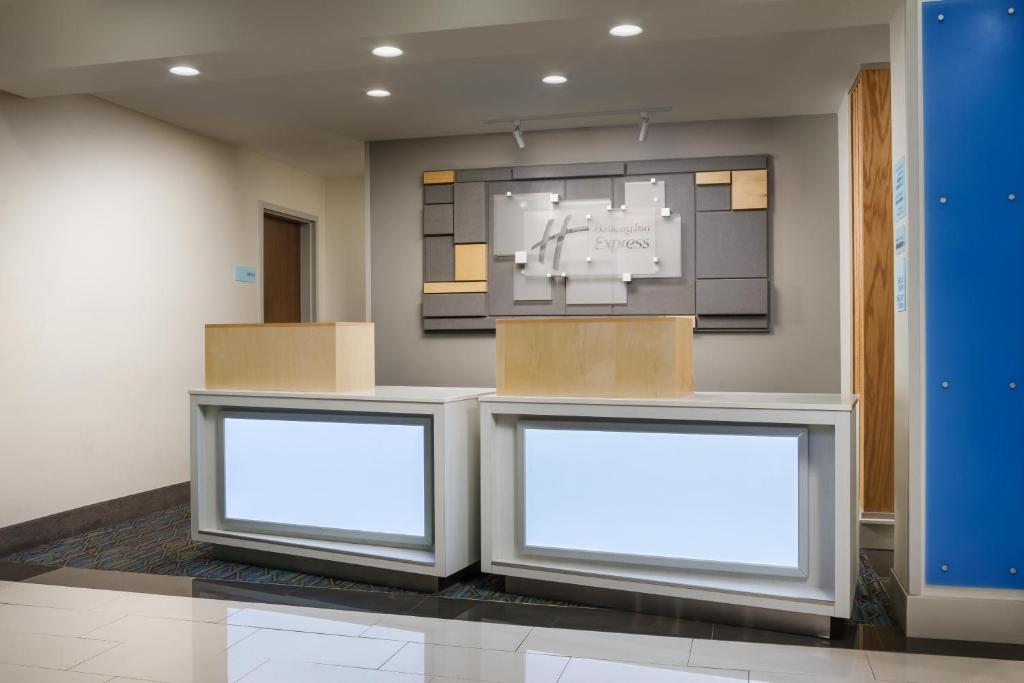 Holiday Inn Express & Suites Oakhurst-Yosemite Park Area, an IHG Hotel photo 3