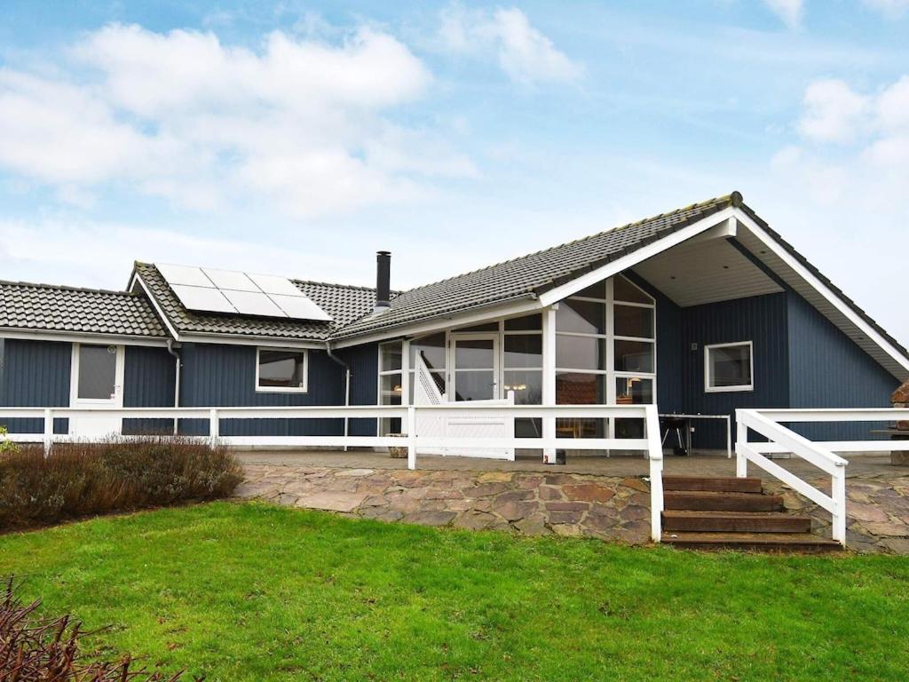 8 person holiday home in Vinderup