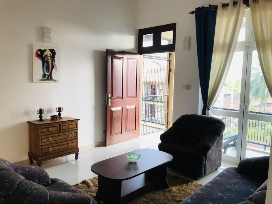 Lovely 3-bedroom condo with pool photo 3