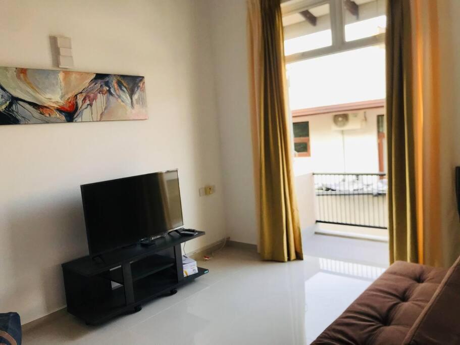 Lovely 3-bedroom condo with pool photo 4