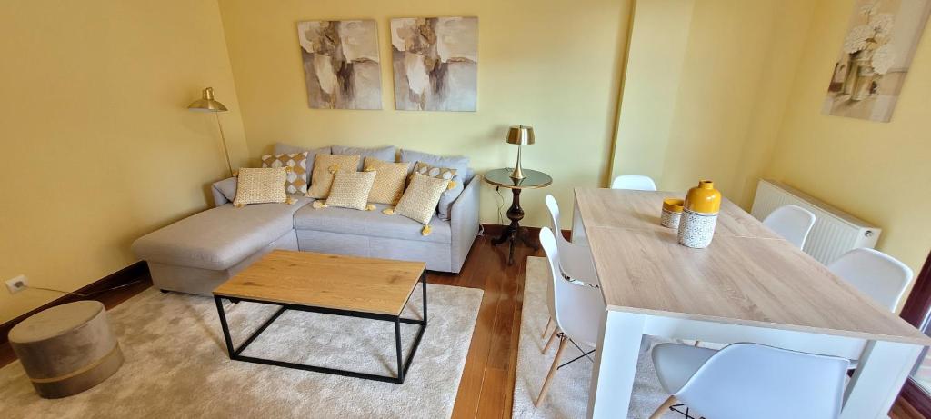 Cozy Yellow Home in Getxo photo 2