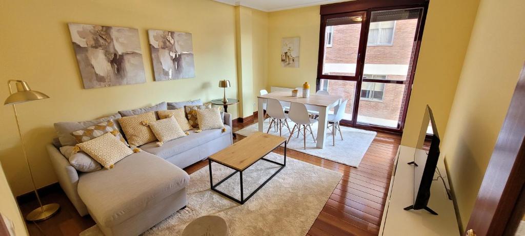 Cozy Yellow Home in Getxo photo 1