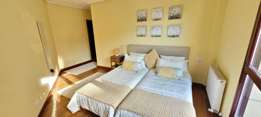 Cozy Yellow Home in Getxo photo 3