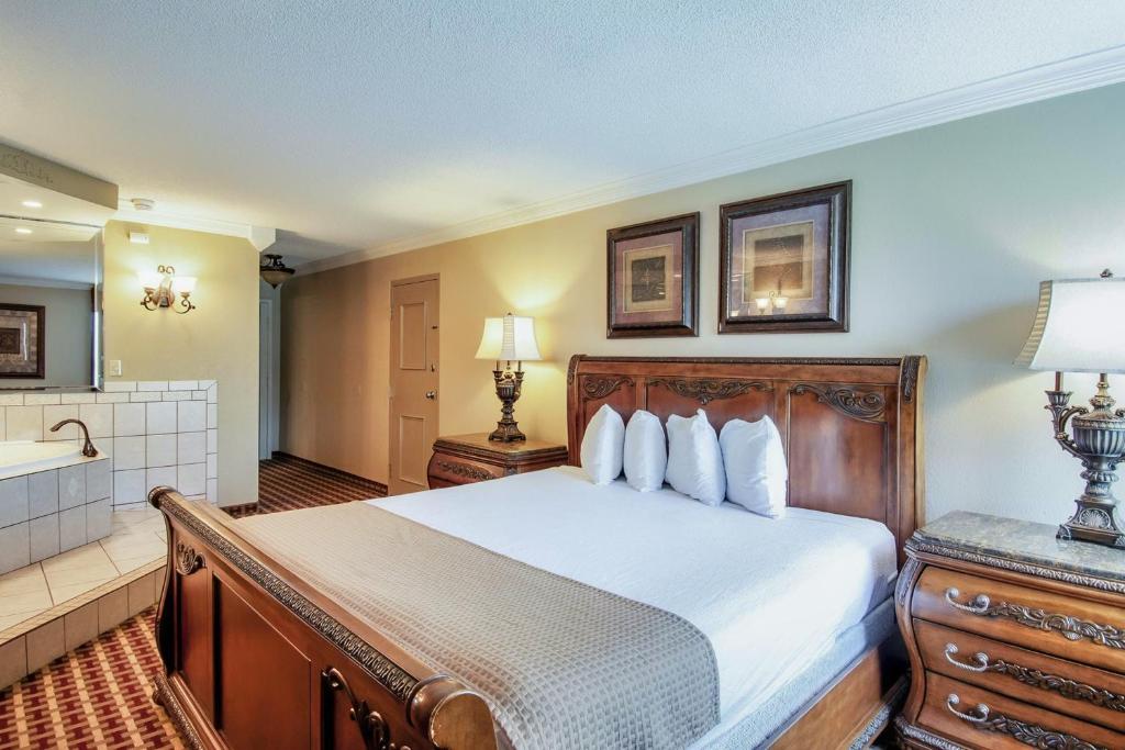 Days Inn & Suites by Wyndham Johnson City photo 4