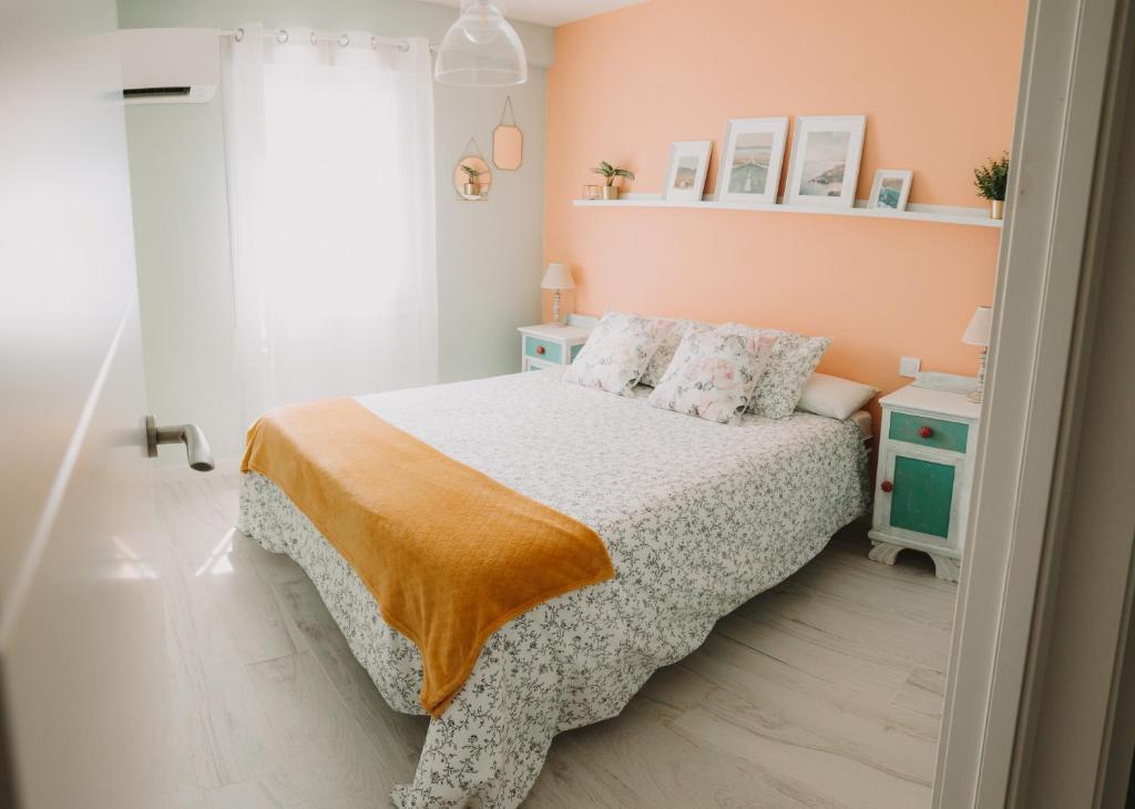 Estilo natural y luminoso, con parking en Triana