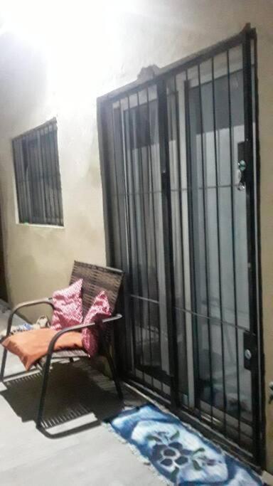 N1 2 Apto Pequeño Habitación con baño privado a 120 metros de Plaza Batlle punto Central de la Ciudad photo 4