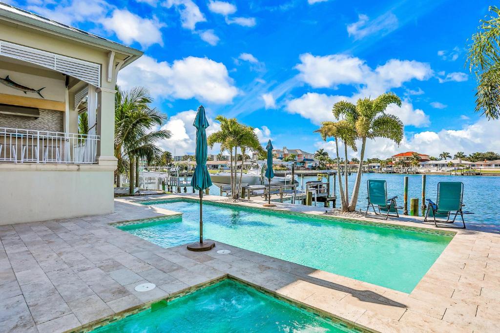Island Estate Waterfront Villa photo 1