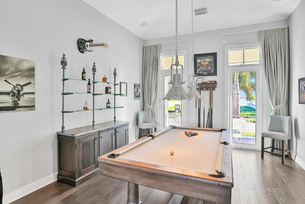 Island Estate Waterfront Villa photo 3