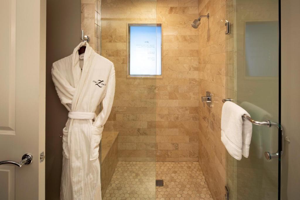 Двухместный (Номер-салон Делюкс с кроватью размера «king-size»), Hotel ZaZa Dallas