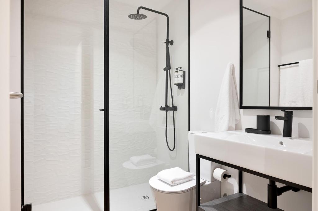 Catarina Serviced Apartments - Tap to explore photos