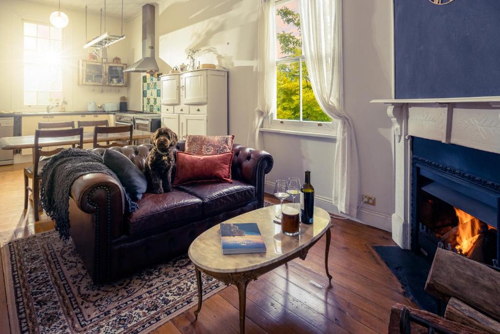 Pet-Friendly Blue Mountains Cottage with Indoor Fireplace photo 3