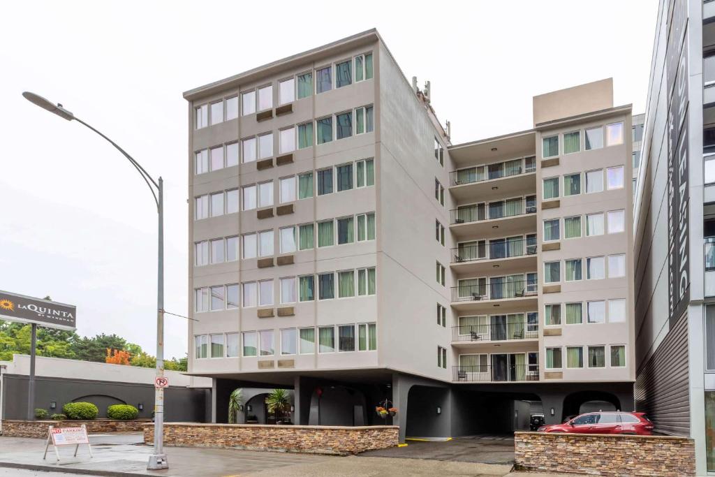 La Quinta Inn & Suites by Wyndham Seattle Downtown image