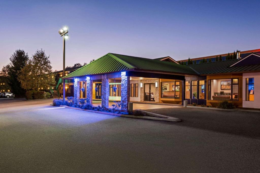 Travelodge by Wyndham Abbotsford Bakerview photo 1