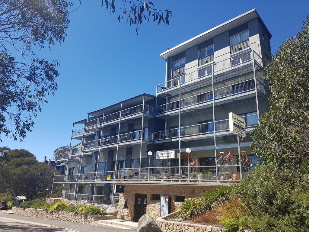 Cedarwood Apartments photo 1