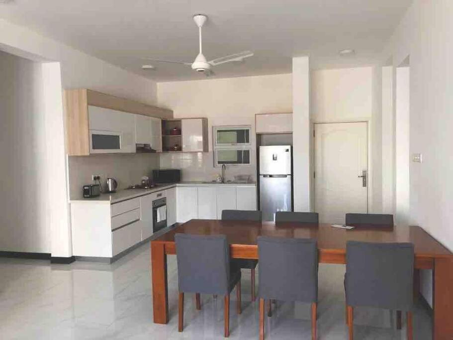 Modern luxury Condo,3 bedroom and 3 bathrooms photo 2