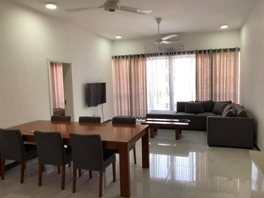 Modern luxury Condo,3 bedroom and 3 bathrooms photo 3