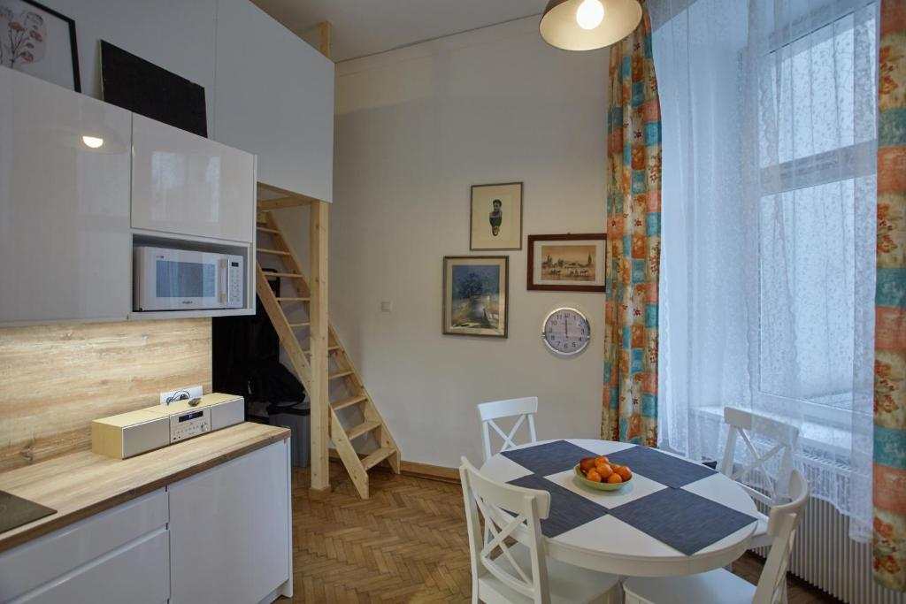 Stylish Apartment Kraków - Old Town - Tap to explore photos