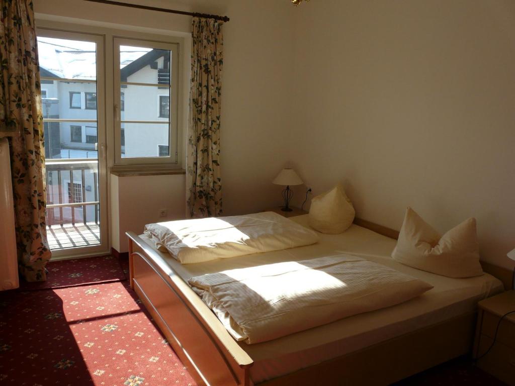 Hotel Roter Hahn - Bed & Breakfast photo 1