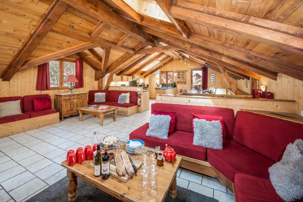 Chalet Titania, 12 person chalet with 6 ensuite bedrooms and outdoor jacuzzi in La Tania photo 2
