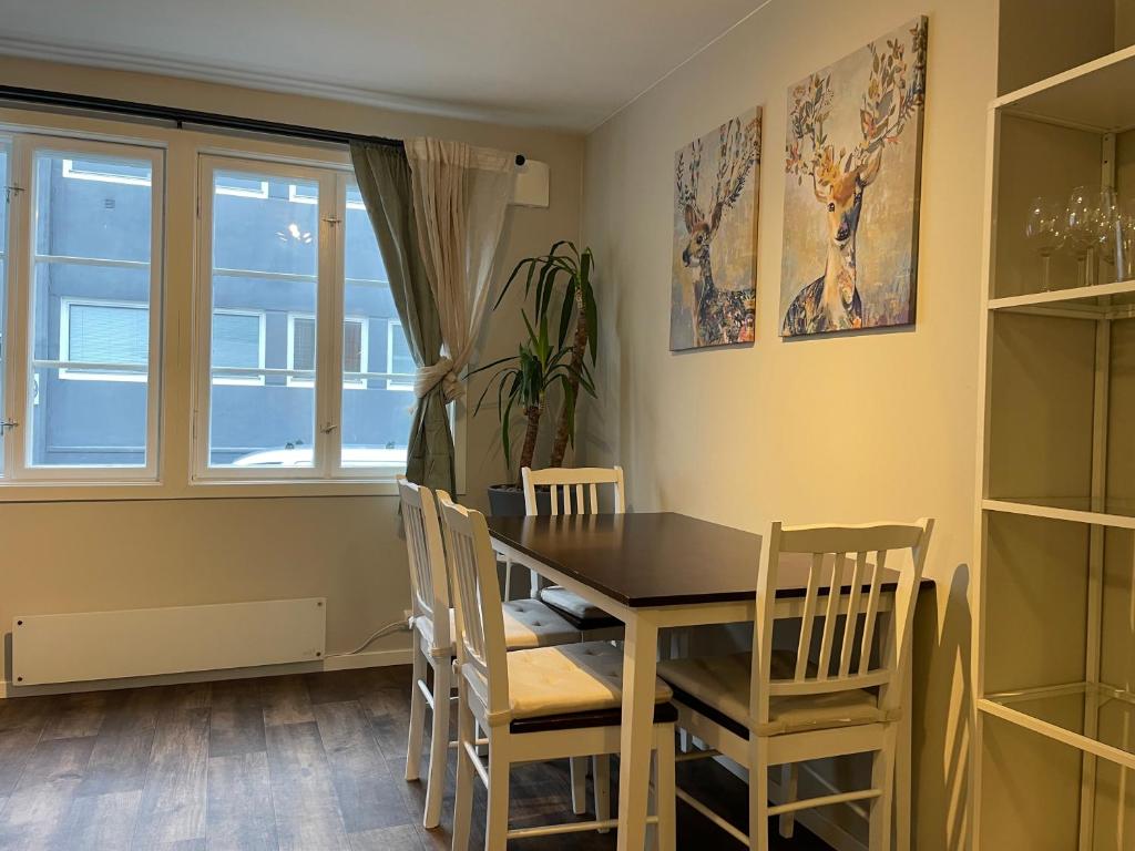 Central Studio Apartment photo 1