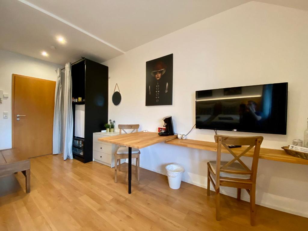 Komfortables Doppelzimmer in Kehl Goldscheuer - 1A Guesthouse photo 1