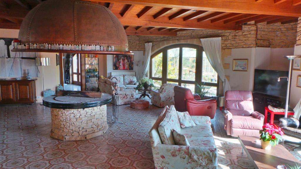 Luxury family villa in the heart of Gascony. Large pool & gorgeous view photo 3