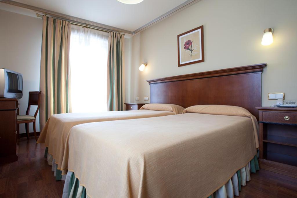 Hotel Azofra photo 1