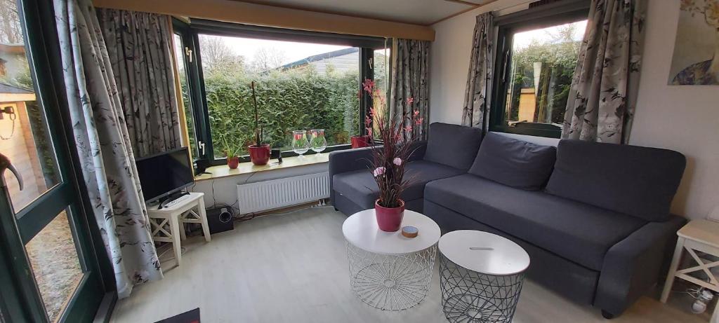Comfortabel en gezellig familie chalet tot 6 personen op de Veluwe Bungalowpark De Kern - All inclusive photo 3