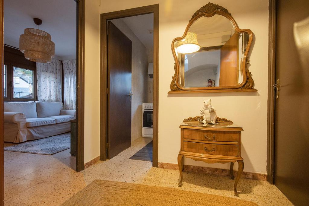 {
  "en-gb": "Casa Agustí 3er pis - Cèntric, al costat del Telecabina de Canillo - HUT 8062"
} photo 2