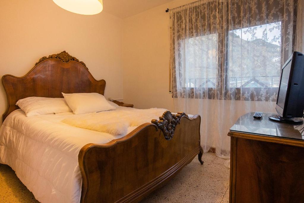 {
  "en-gb": "Casa Agustí 3er pis - Cèntric, al costat del Telecabina de Canillo - HUT 8062"
} photo 4