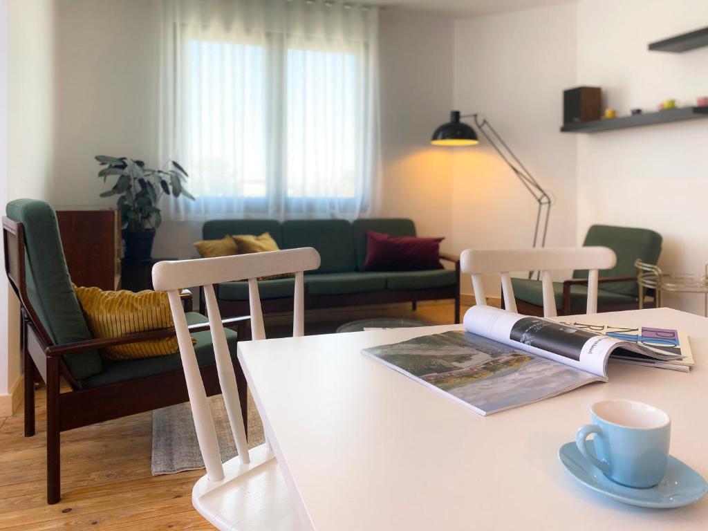 Family Floor - La Couronne Oostende - Authentiek appartement met veel lichtinval photo 4