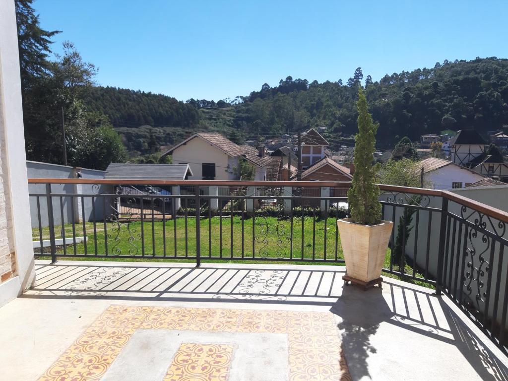 Casa MAGNÍFICA a 1 Km do centrinho com Suíte e Hidro photo 2